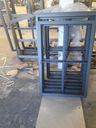 kilka gotowych okien