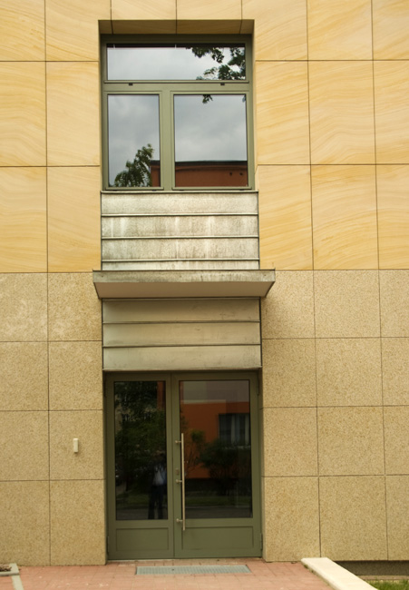 profilowe drzwi zewnetrzne przeszklone zielone