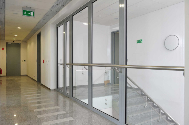 przeszklone drzwi profilowe scianka