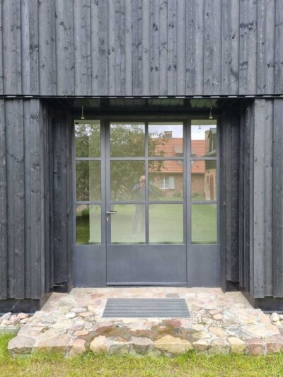 dom Niecy drzwi wejsciowe